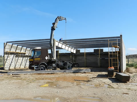 monegrina construcción de naves y cubiertos